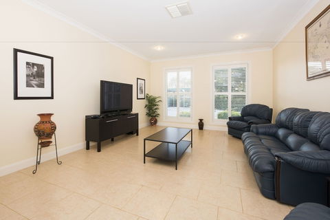 Colonial Court Villas - Yamba Accommodation 0