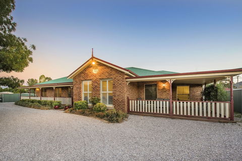 Colonial Court Villas - Yamba Accommodation 6