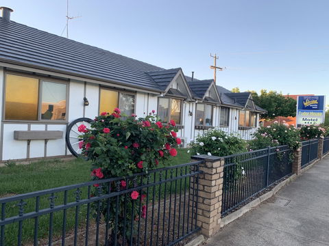 Tudor House Motel - Yamba Accommodation 3