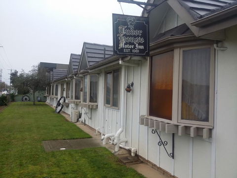Tudor House Motel - Yamba Accommodation 0