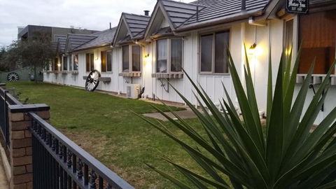 Tudor House Motel - Yamba Accommodation 2