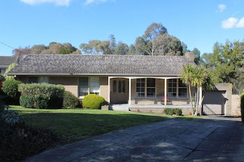 Australian Home Away At Doncaster Grange Park - Yamba Accommodation 6