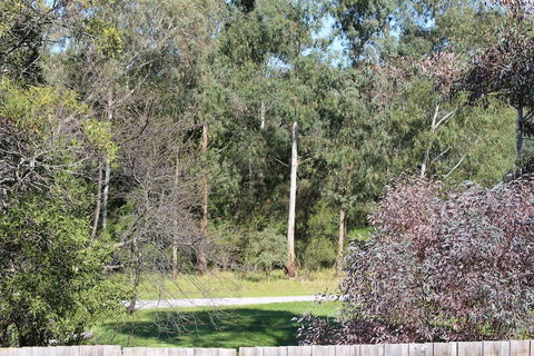 Australian Home Away At Doncaster Grange Park - Yamba Accommodation 4
