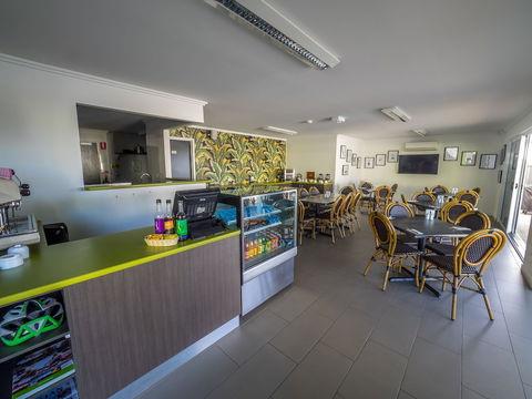 Mackay Oceanside Central Hotel - Yamba Accommodation 3