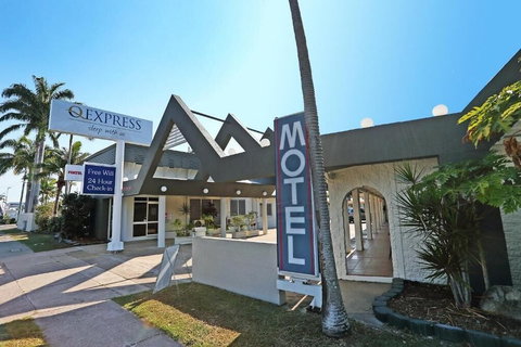 Q Express - Yamba Accommodation 0