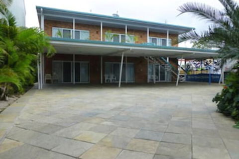 Airlie Court Units - Yamba Accommodation 1