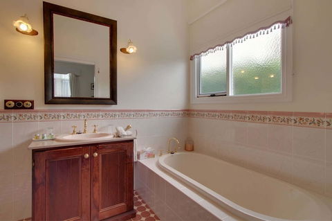 Walton House - Yamba Accommodation 0