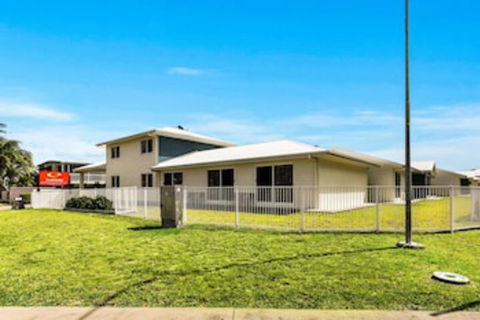 Econo Lodge Beachside - Yamba Accommodation 0