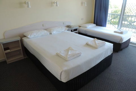 Comfort Inn The Lakes - Yamba Accommodation 3