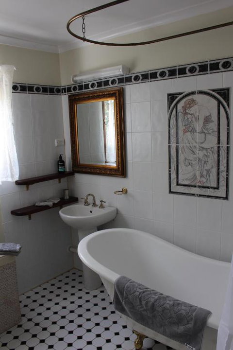 Dancing Waters Cottage - Yamba Accommodation 2