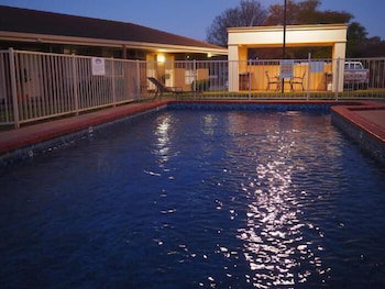 Jacaranda Motel & Holiday Units - Yamba Accommodation 2