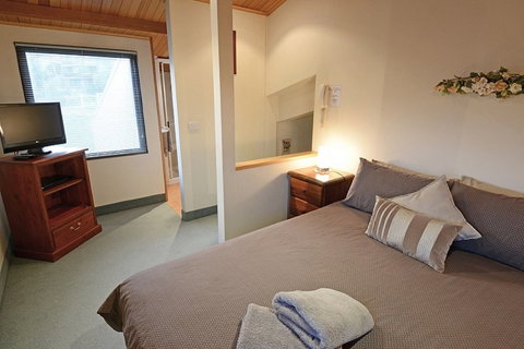 Falls Creek Country Club - Yamba Accommodation 4