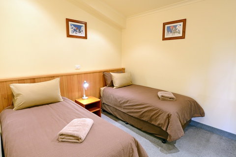 Falls Creek Country Club - Yamba Accommodation 1