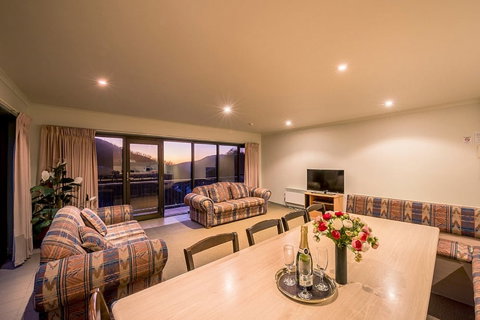 Falls Creek Country Club - Yamba Accommodation 3