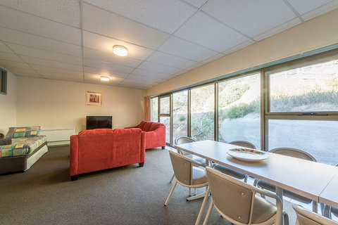 Falls Creek Country Club - Yamba Accommodation 2