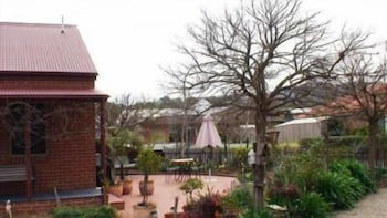 Albury Cottages - Yamba Accommodation 0