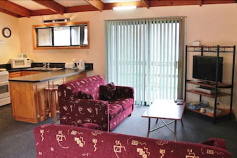 Freycinet Cottage 2 - Yamba Accommodation 1