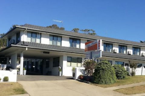 White Manor Motel - Yamba Accommodation 0