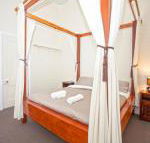 CBD Holiday Home - Yamba Accommodation
