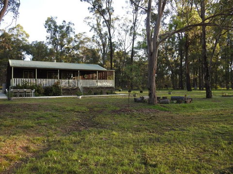 Kangaroo Cottage Cute Accom In Bushland Setting - Yamba Accommodation 5
