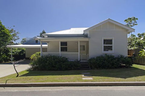 A PERFECT STAY - A Summer Cottage - Yamba Accommodation 0