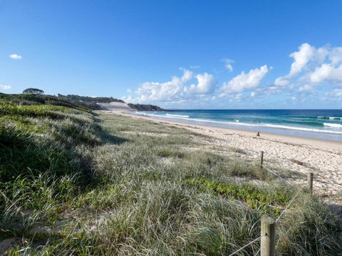 CHILL OUT BEACH HOUSE At FORSTER - Yamba Accommodation 6