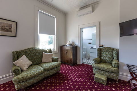 Corner Hotel Alexandra - Yamba Accommodation 6