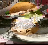 Just Cruize in Diner - Yamba Accommodation