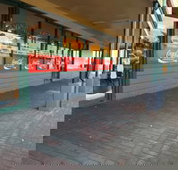 Michael's Golden Hen - Yamba Accommodation