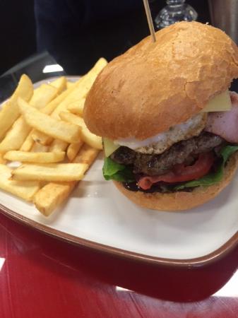 Drouin PizzaBurger Lounge - Yamba Accommodation 0
