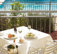 REBELLION BAR AND GRILL RESTAURANT - Yamba Accommodation