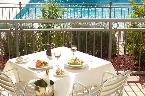 REBELLION BAR AND GRILL RESTAURANT - Yamba Accommodation 0