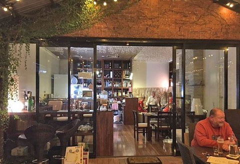 Flaming Bull Bar & Grill - Yamba Accommodation 1