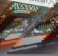 Anna  Sam Pizzeria Restaurant - Yamba Accommodation