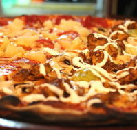 Heat Woodfired Pizza Bar - Yamba Accommodation
