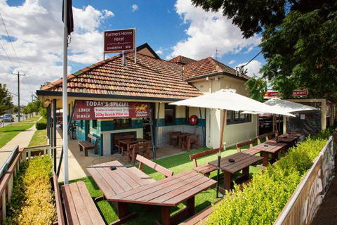 Farmers Home Hotel - Yamba Accommodation 0