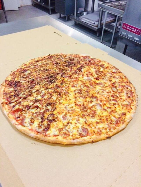 Rocky's Pizza - Yamba Accommodation 0