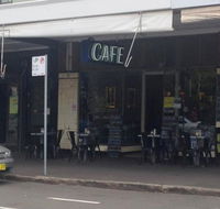 Madame Frou Frou - Yamba Accommodation
