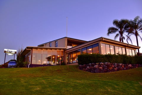 The Ocean Lounge - Yamba Accommodation 2