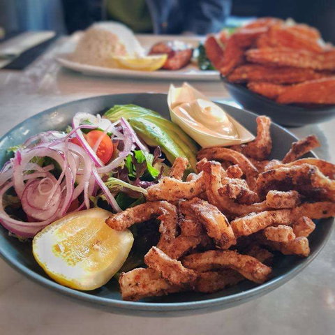 The Push - The Russell Hotel - Yamba Accommodation 0