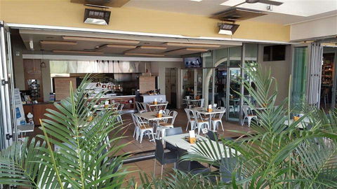 Caloundra Hotel - Yamba Accommodation 0