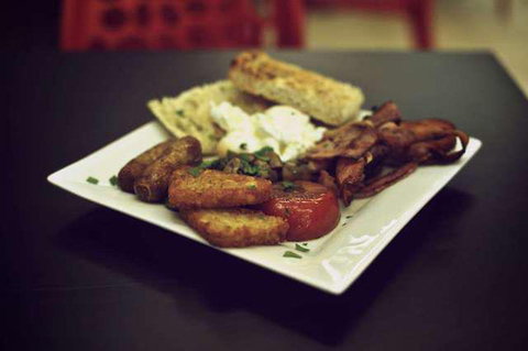 Vee's Cafe - Yamba Accommodation 0