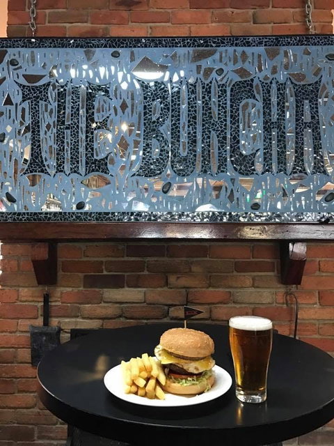 The Red Room - The Edward River Hotel - Yamba Accommodation 0