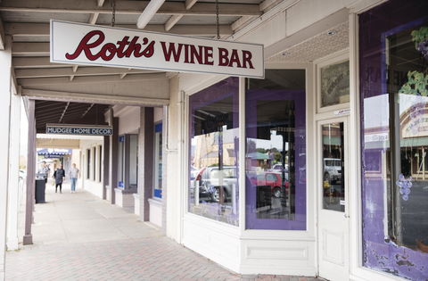 Roth's Wine Bar - Yamba Accommodation 2