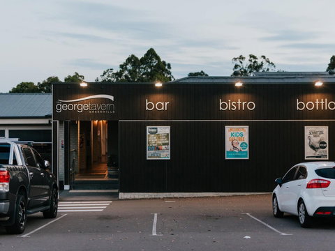 The George Tavern Greenhills - Yamba Accommodation 0