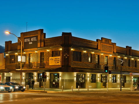 Royal Hotel Queanbeyan - Yamba Accommodation 0