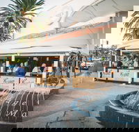 Mano's Restaurant - Yamba Accommodation