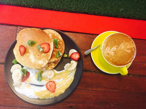 Hedge Espresso - Yamba Accommodation 0