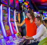 Fullers Sports Bistro  Cafe - Yamba Accommodation