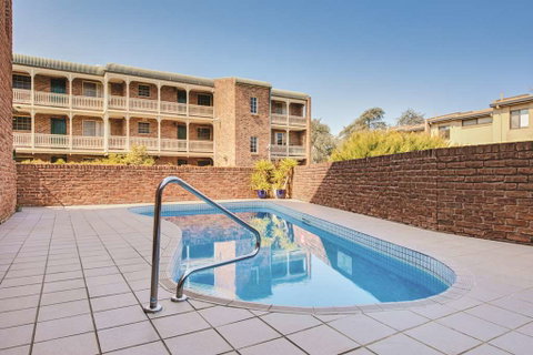 Adina Serviced Apts Canberra Kingston - Yamba Accommodation 11